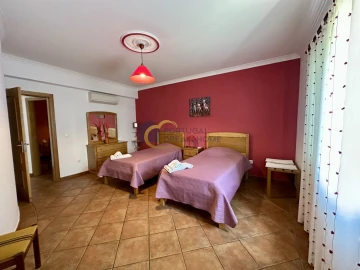 Moradia T8 para Venda em Albufeira e Olhos de Água