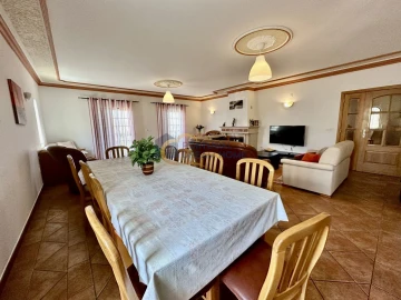 Moradia T8 para Venda em Albufeira e Olhos de Água
