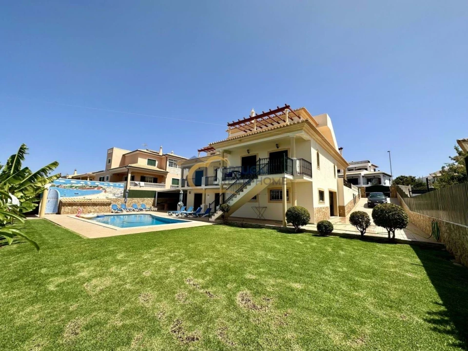 Moradia T8 para Venda em Albufeira e Olhos de Água Foto 1