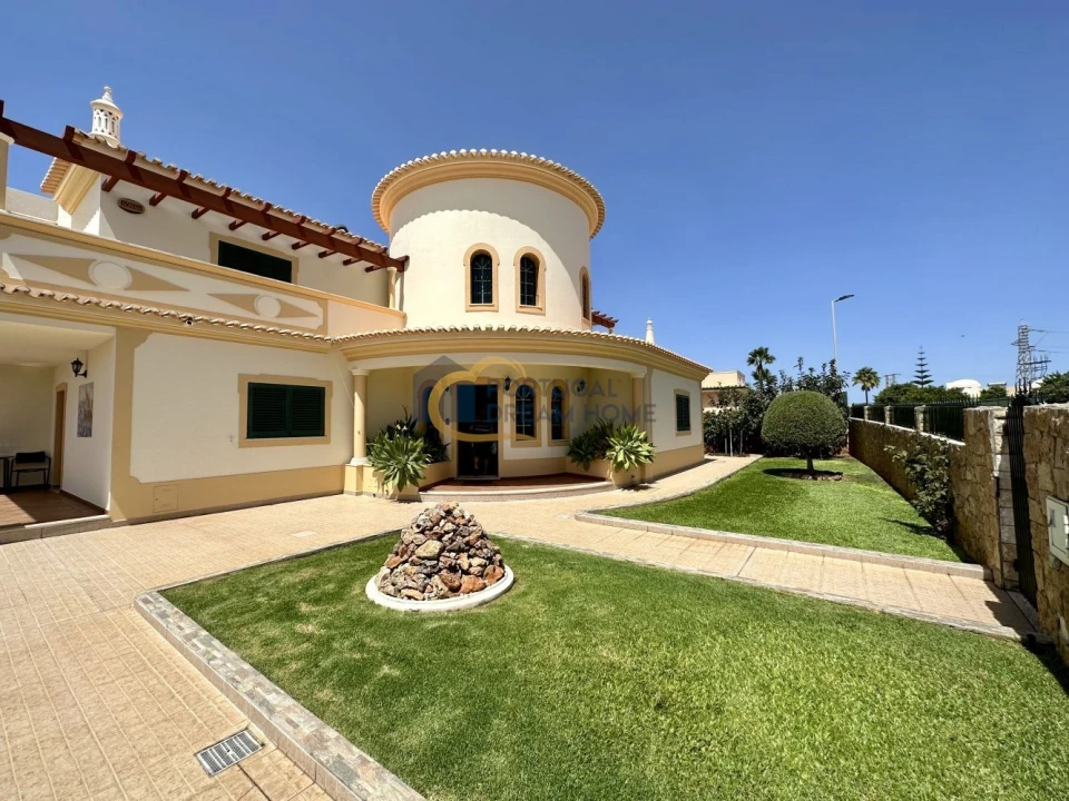 Moradia T8 para Venda em Albufeira e Olhos de Água Foto 3