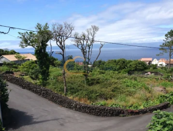 Terreno para Venda em Calheta de Nesquim