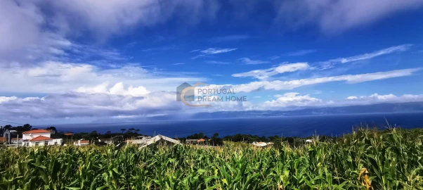 Terreno para Venda em Calheta de Nesquim