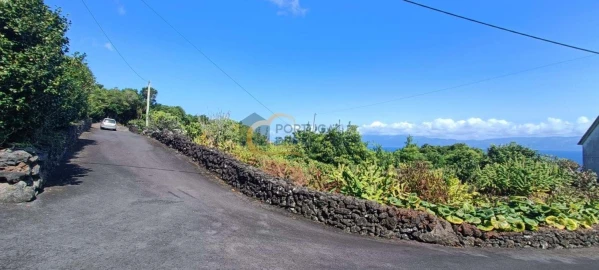 Terreno para Venda em Calheta de Nesquim