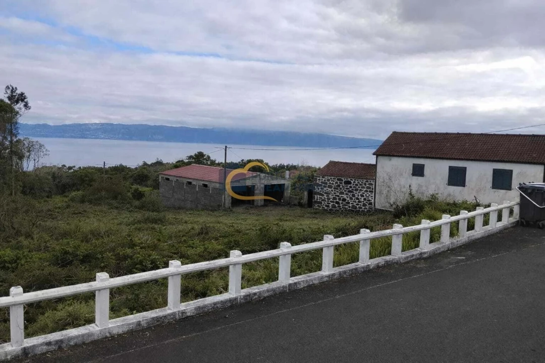 Terreno para Venda em Calheta de Nesquim Foto 3