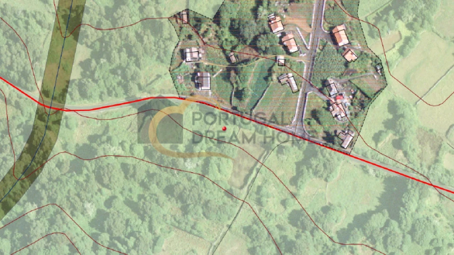 Terreno para Venda em Calheta de Nesquim