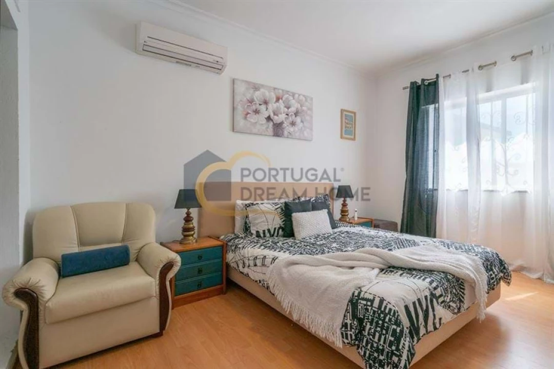 Moradia T5 para Venda em Quarteira Foto 57