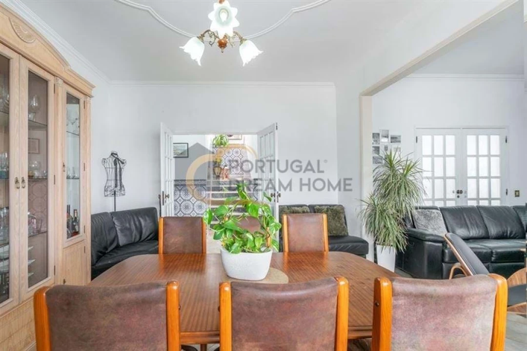 Moradia T5 para Venda em Quarteira Foto 59