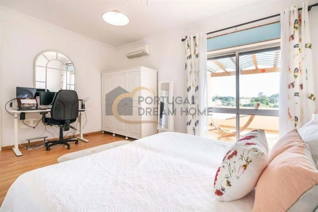 Moradia T5 para Venda em Quarteira Foto 37