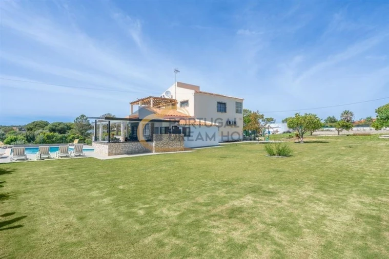 Moradia T5 para Venda em Quarteira Foto 5