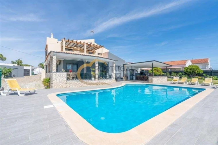 Moradia T5 para Venda em Quarteira Foto 2