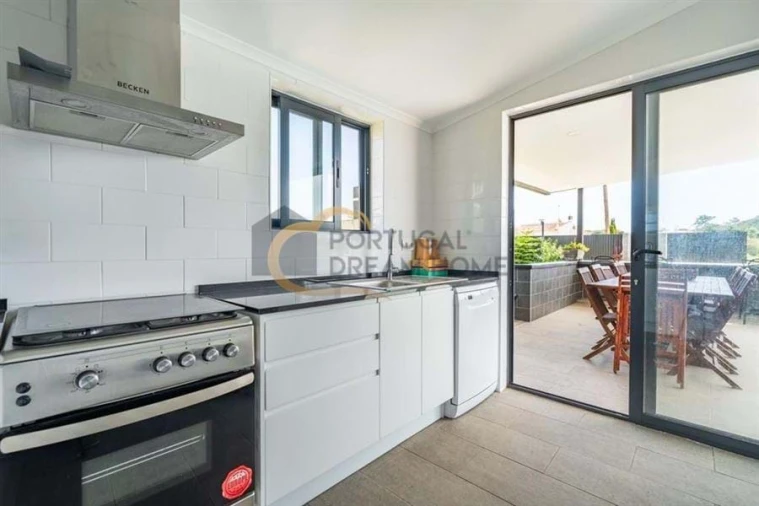 Moradia T5 para Venda em Quarteira Foto 12