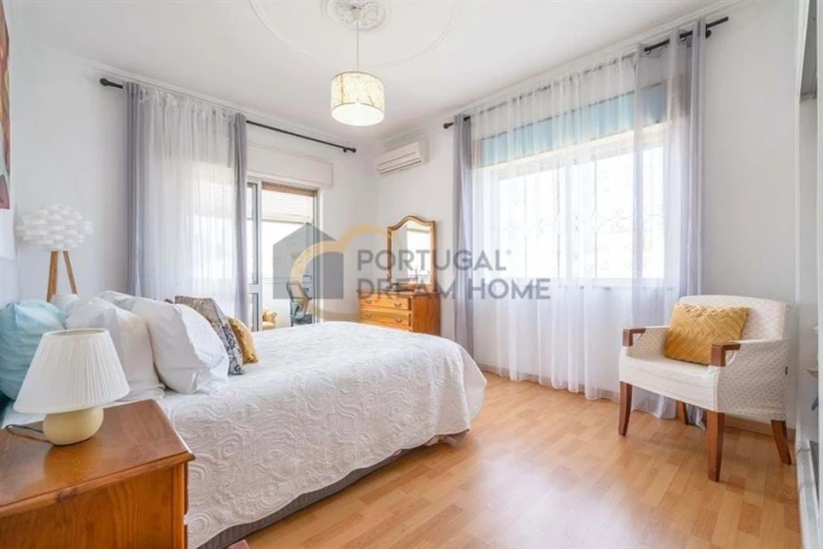 Moradia T5 para Venda em Quarteira Foto 32