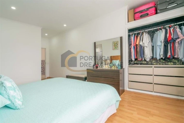 Moradia T5 para Venda em Quarteira Foto 23