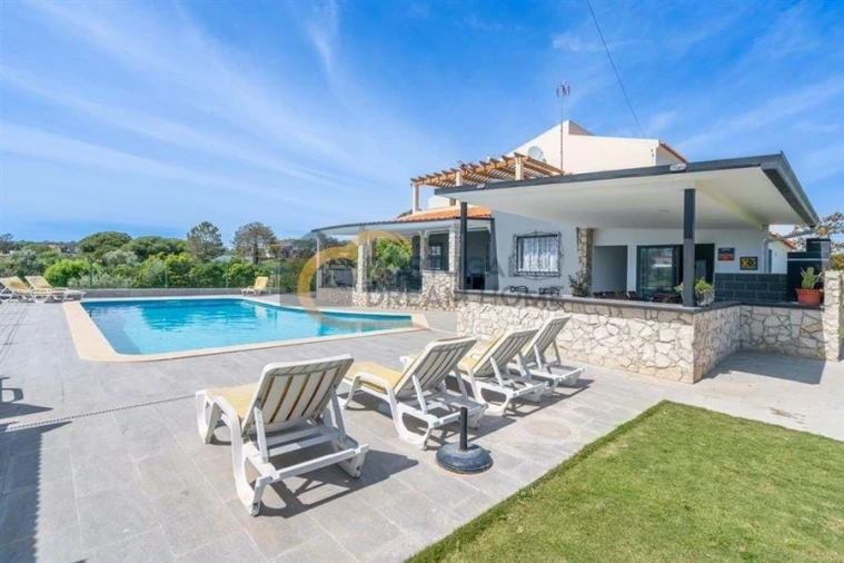 Moradia T5 para Venda em Quarteira Foto 4