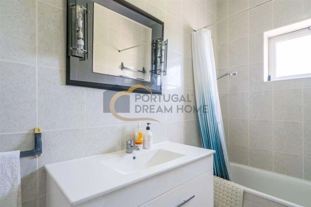 Moradia T5 para Venda em Quarteira Foto 52