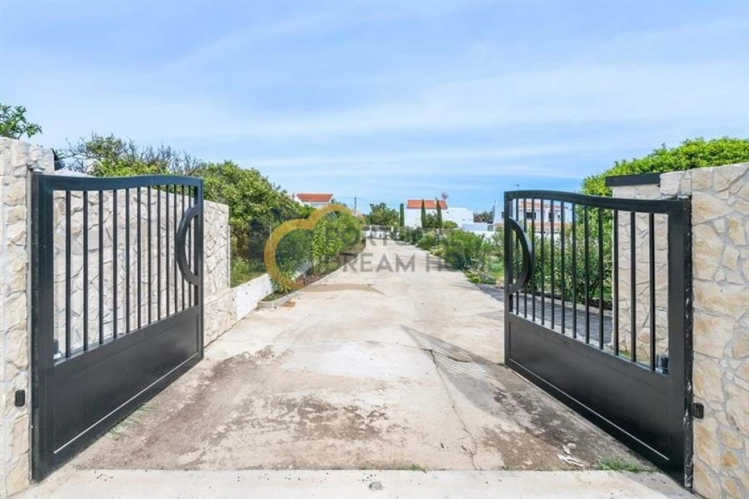 Moradia T5 para Venda em Quarteira Foto 15