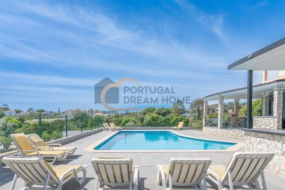 Moradia T5 para Venda em Quarteira Foto 16