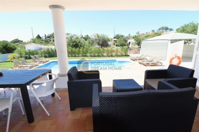 Moradia T5 para Venda em Albufeira e Olhos de Água