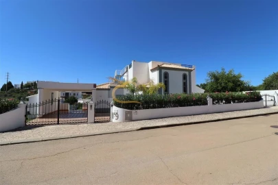 Moradia T5 para Venda em Albufeira e Olhos de Água