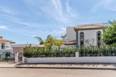 Moradia T5 para Venda em Albufeira e Olhos de Água