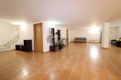 Moradia T5 para Venda em Albufeira e Olhos de Água
