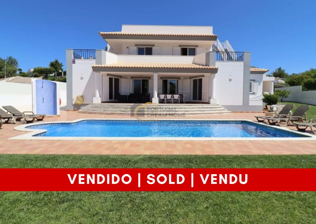 Moradia T5 para Venda em Albufeira e Olhos de Água Foto 1