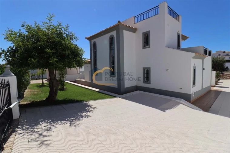 Moradia T5 para Venda em Albufeira e Olhos de Água Foto 8