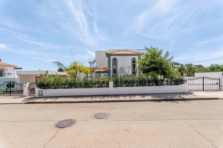 Moradia T5 para Venda em Albufeira e Olhos de Água Foto 3