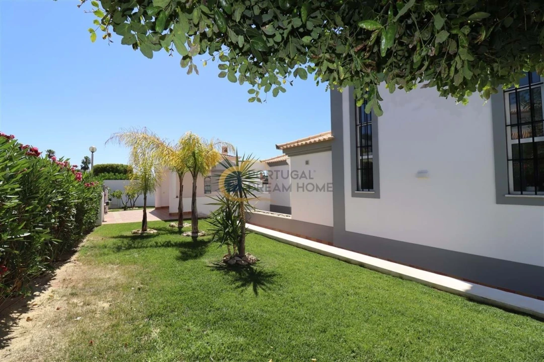 Moradia T5 para Venda em Albufeira e Olhos de Água Foto 9