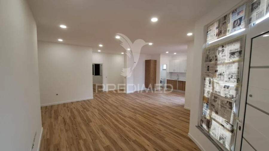 Apartamento T2 para Venda em Caniço Foto 4