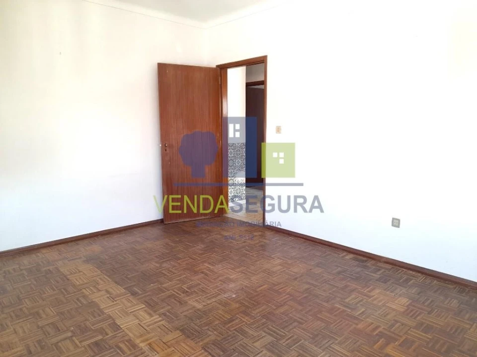 Moradia T3 para Venda em Vila Nova da Baronia Foto 17