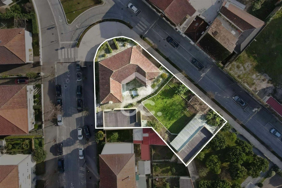 Moradia T5 para Venda em Oliveira, São Paio e São Sebastião Foto 16