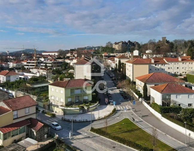 Moradia T5 para Venda em Oliveira, São Paio e São Sebastião Foto 5