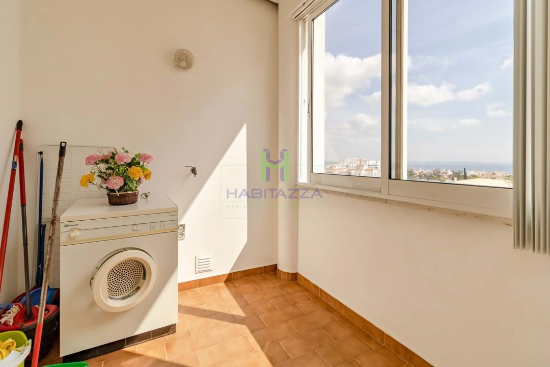 Apartamento T2 para Arrendamento em Lagos (São Sebastião e Santa Maria) Foto 11