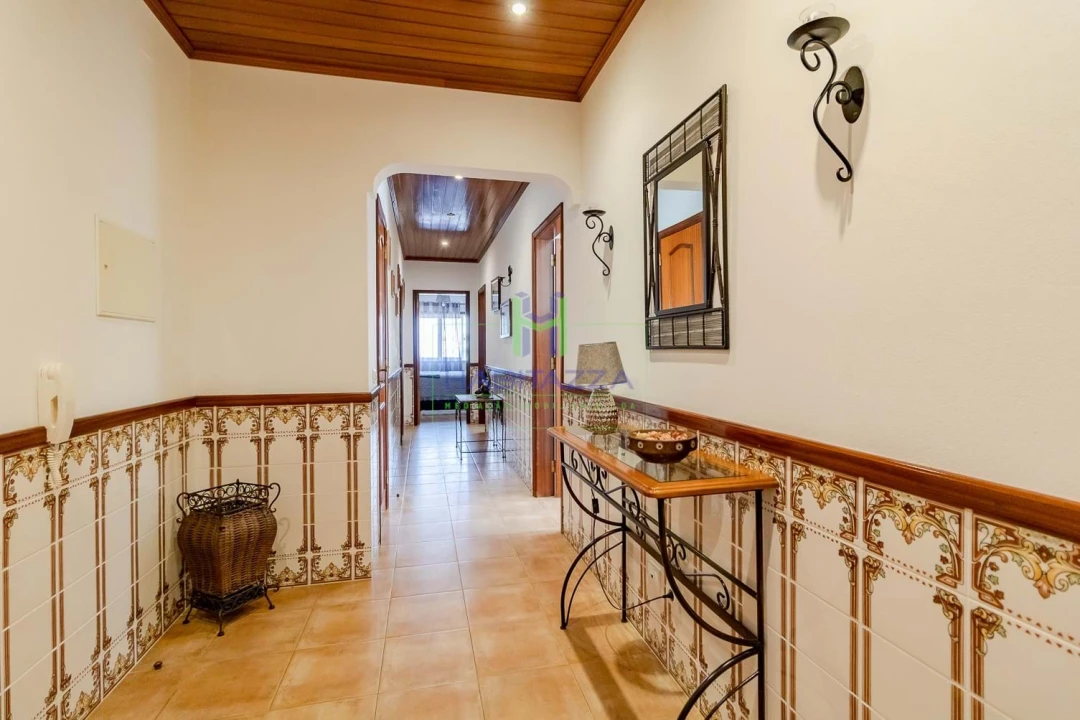 Apartamento T2 para Arrendamento em Lagos (São Sebastião e Santa Maria) Foto 6