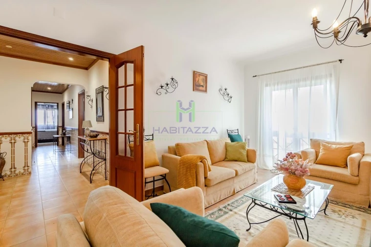 Apartamento T2 para Arrendamento em Lagos (São Sebastião e Santa Maria) Foto 4