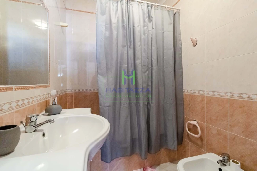 Apartamento T2 para Arrendamento em Lagos (São Sebastião e Santa Maria) Foto 16