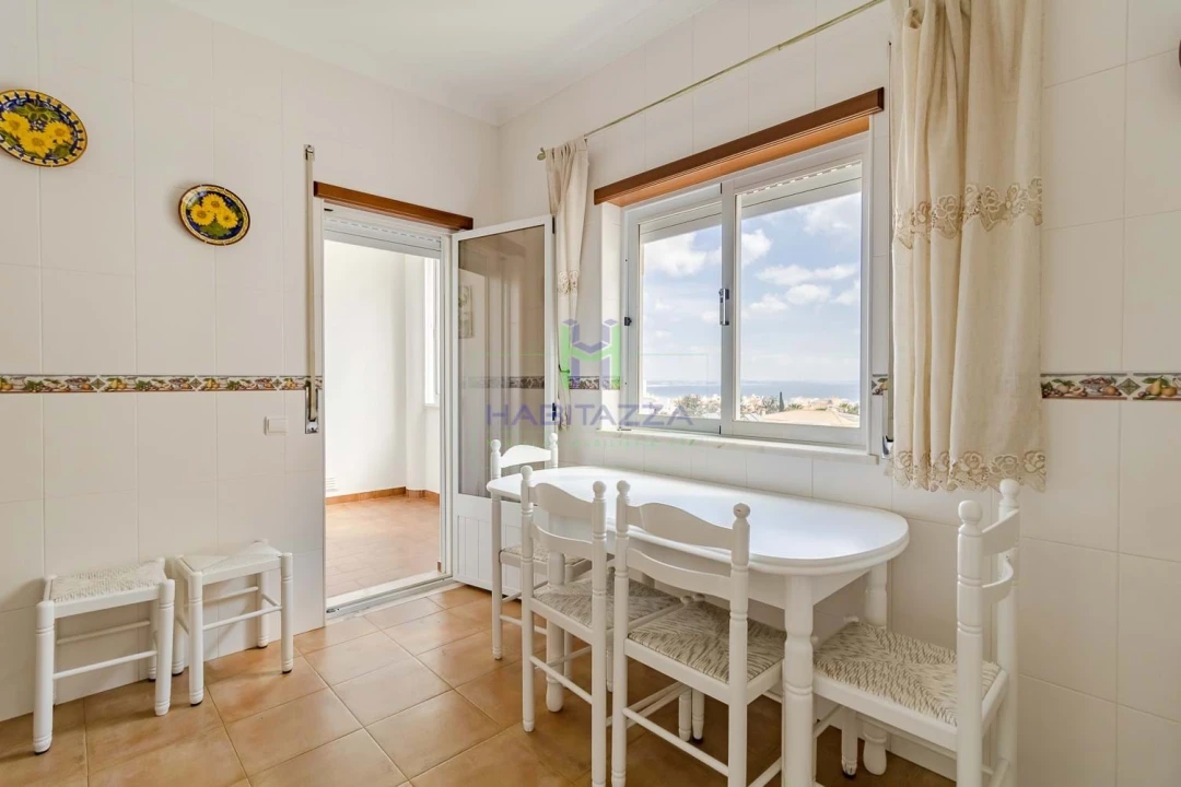 Apartamento T2 para Arrendamento em Lagos (São Sebastião e Santa Maria) Foto 9