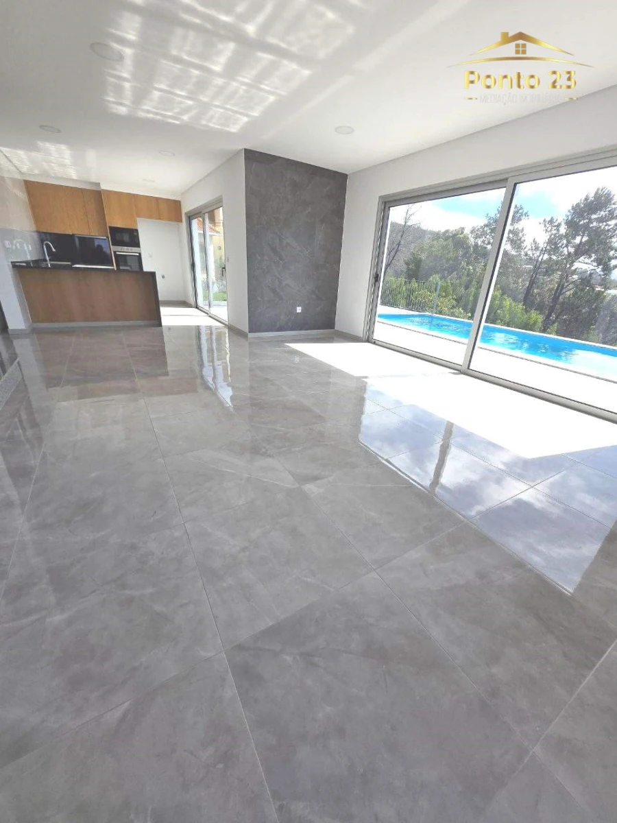 Moradia T3 para Venda em Prazeres Foto 23