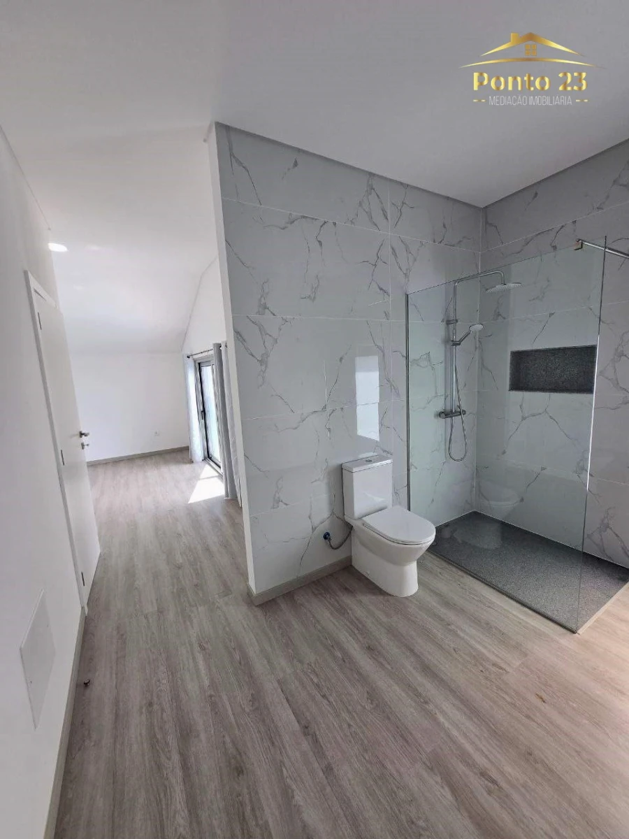 Moradia T3 para Venda em Prazeres Foto 45