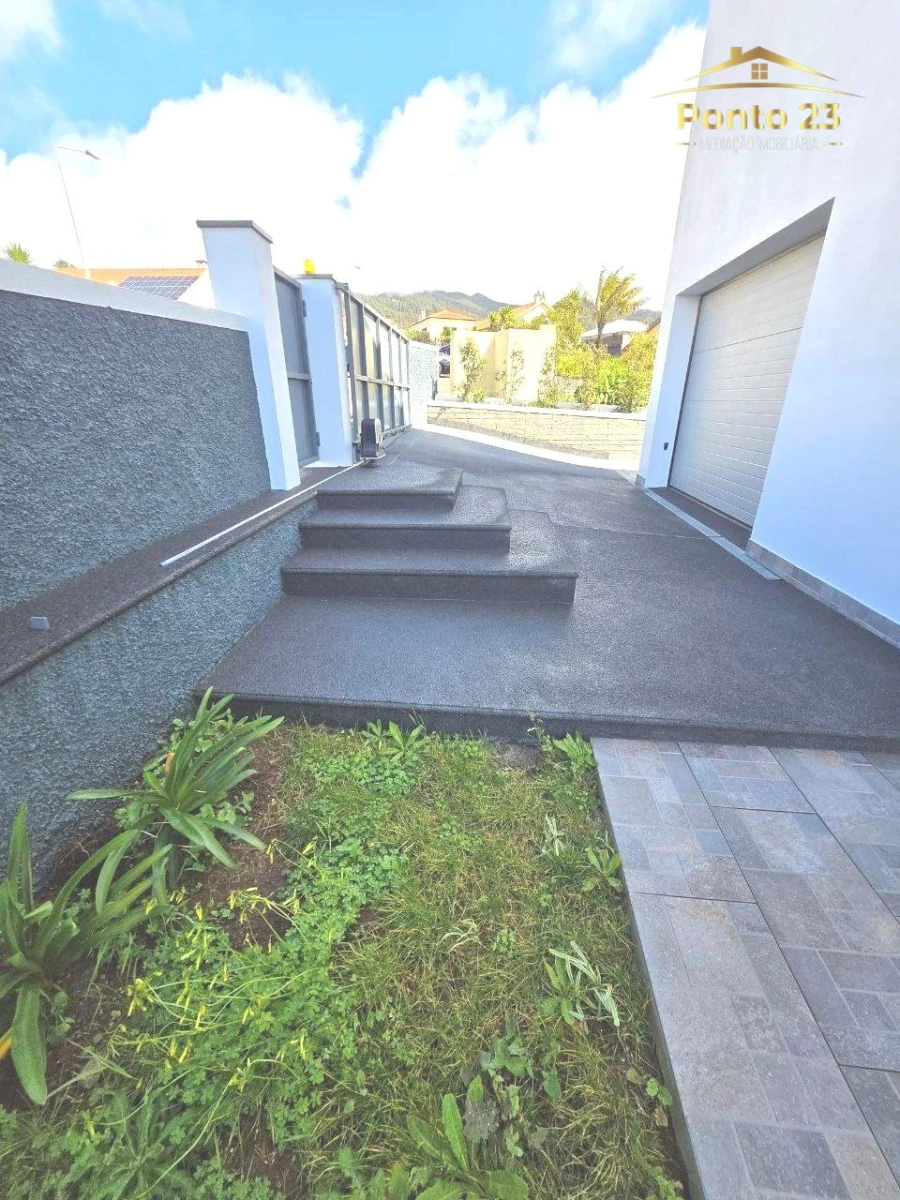 Moradia T3 para Venda em Prazeres Foto 12