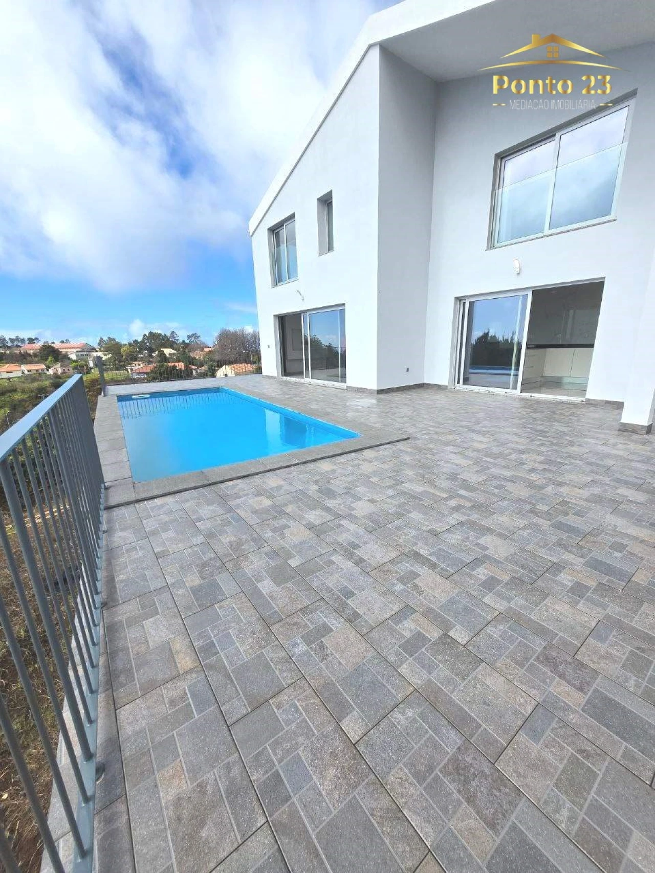 Moradia T3 para Venda em Prazeres Foto 1