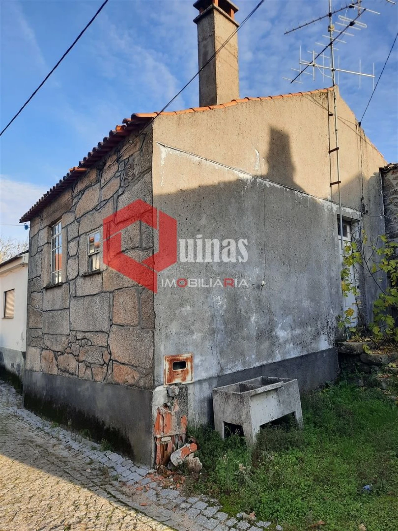 Moradia T1 para Venda em Pega Foto 1