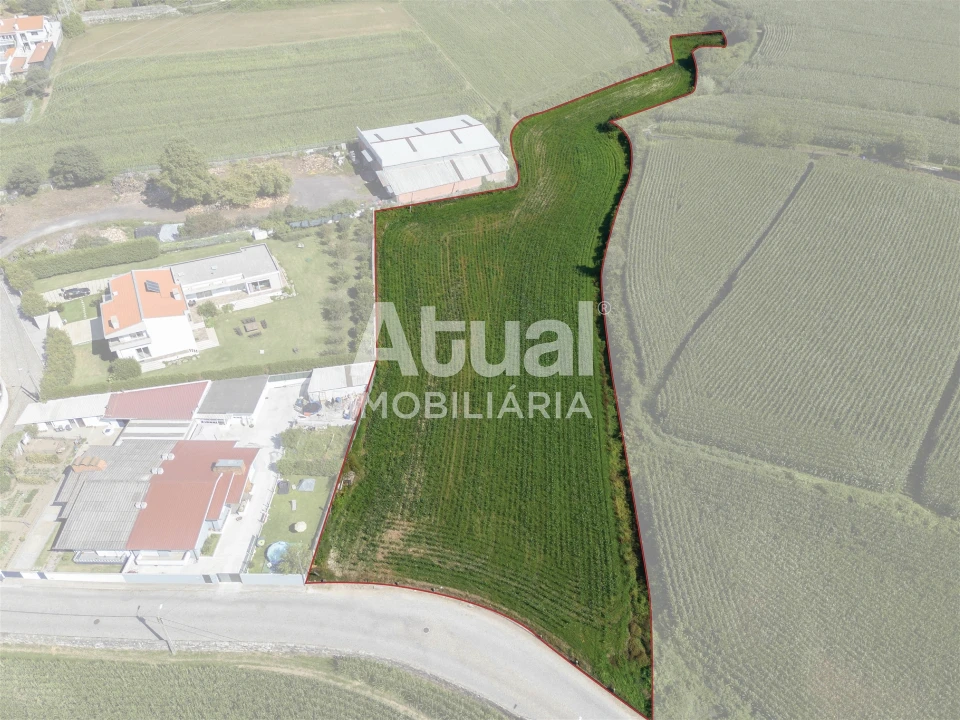 Terreno para Venda em Castêlo da Maia Foto 1