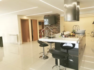 Moradia T5 para Venda em Moledo e Cristelo