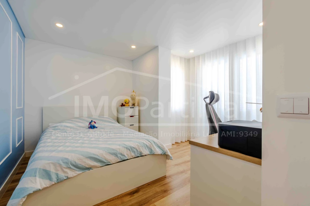 Apartamento T3 para Venda em Massamá e Monte Abraão Foto 12