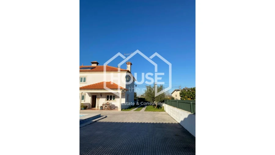 Moradia T4 para Venda em Vilarinho do Bairro Foto 4