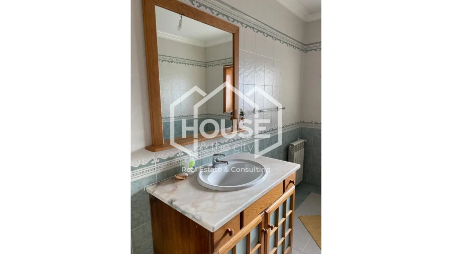 Moradia T4 para Venda em Vilarinho do Bairro Foto 12