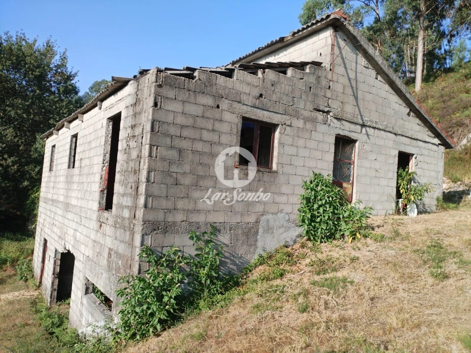 Moradia T3 para Venda em Rossas Foto 1