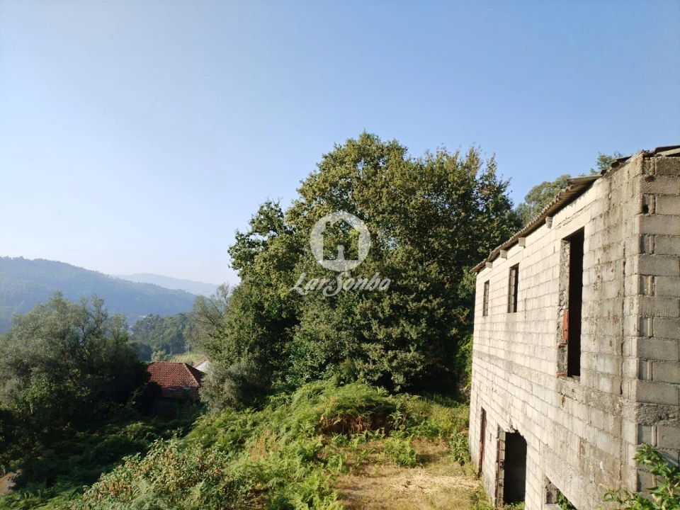 Moradia T3 para Venda em Rossas Foto 2